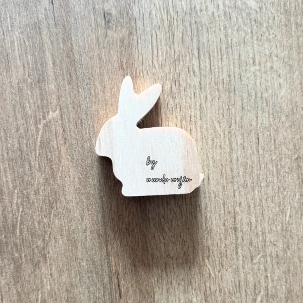 Conejito de madera decoración